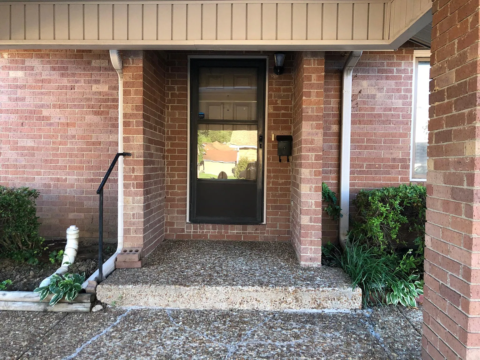 2 bed, 960 sqft, $1,200 — Photo 3