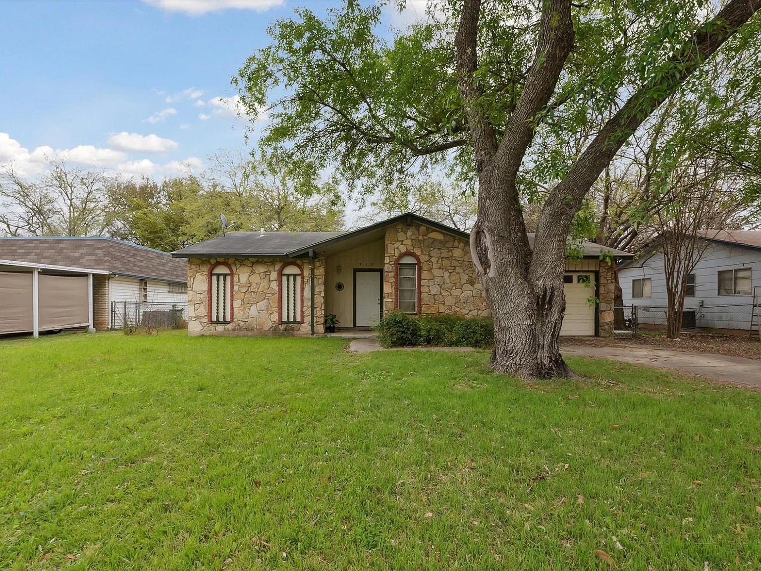 3 bed, 1111 sqft, $1,500 — Photo 1
