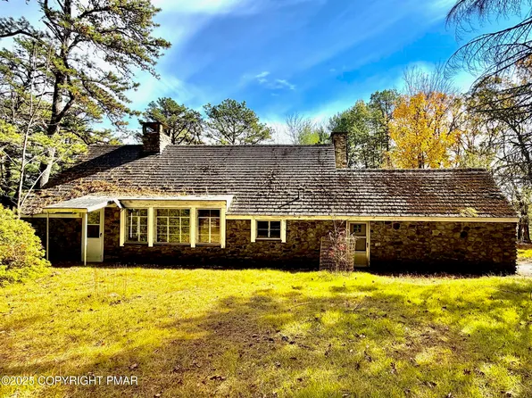 1734 Twin Pine Rd, Stroudsburg, PA 18360