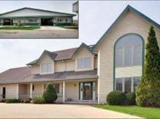 19805 W Lawnsdale Rd, New Berlin, WI 53146