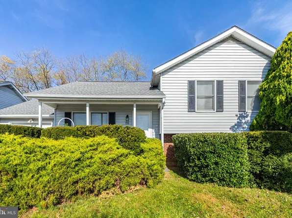 255 Fulton Ave, Charles Town, WV 25414