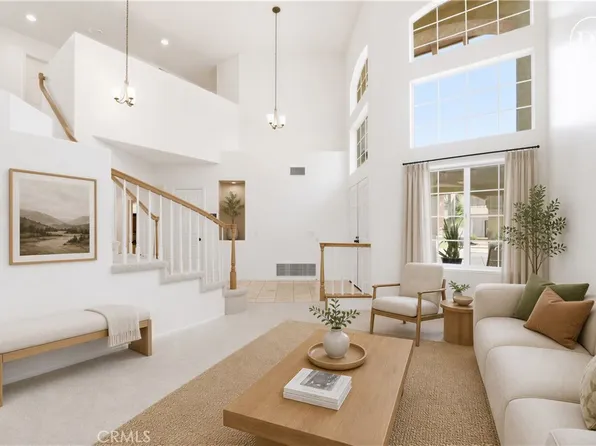 24 Calabria Ln, Foothill Ranch, CA 92610