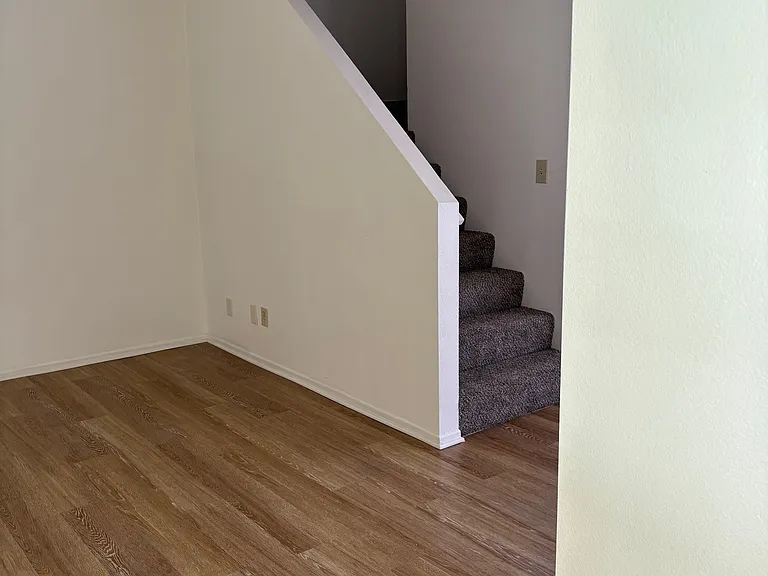 224 E Dexter St #12 — Photo 8