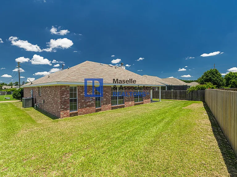 624 Post Oak Pl — Photo 32