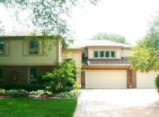 146 Stuarton Dr, Wheaton, IL 60189