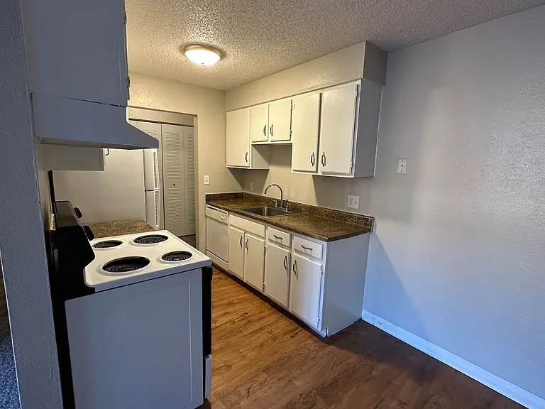 Prospect Pointe Apartments — Photo 62