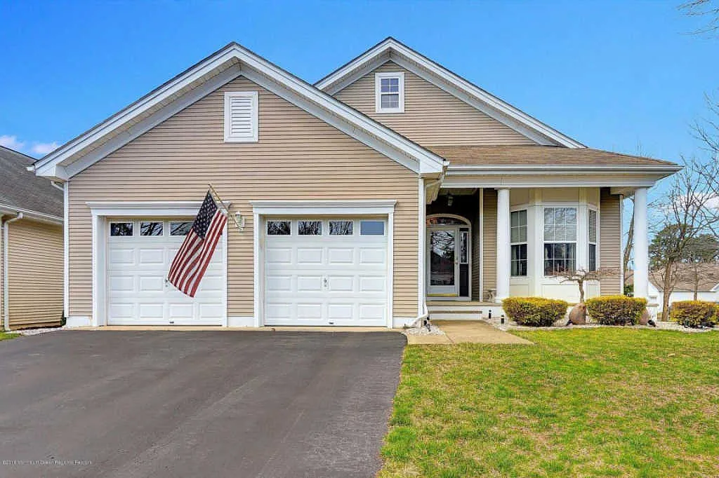 23 Springlawn Dr photo 1