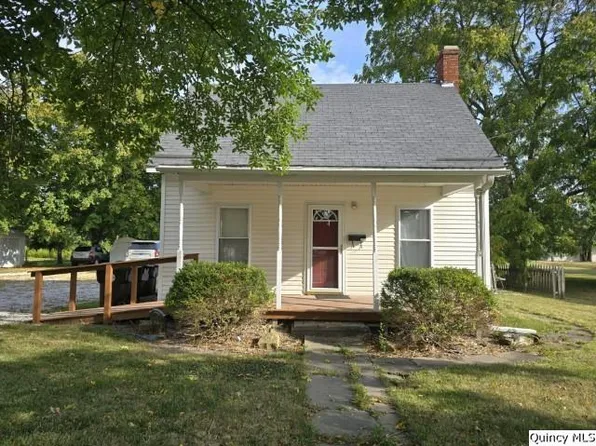 729 Buchanan St, Carthage, IL 62321
