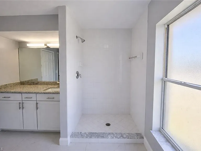 3012 40th St SW — Photo 10