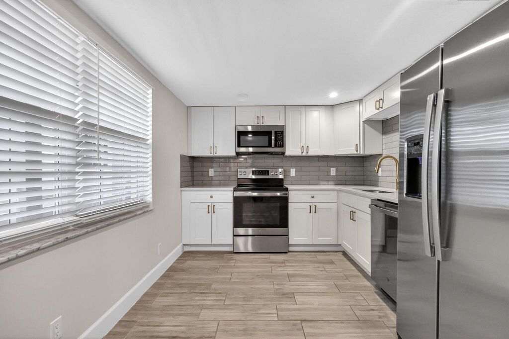 545 Oaks Lane #409, photo 4