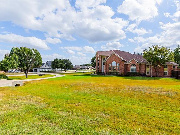 5th image of 140 Thornhill Cir