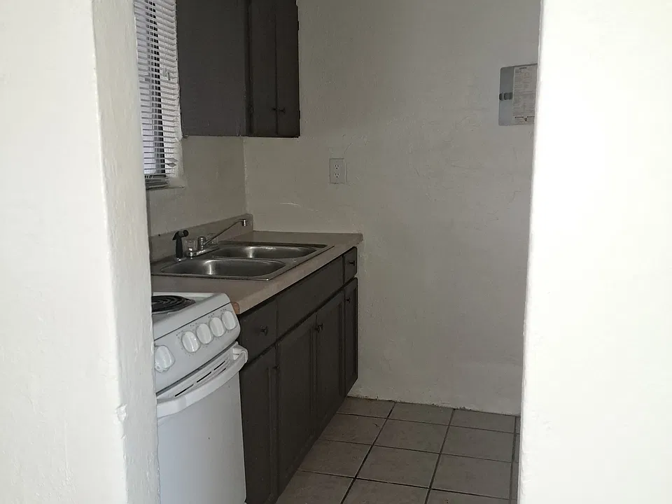 1079 N Bankard Ave #2