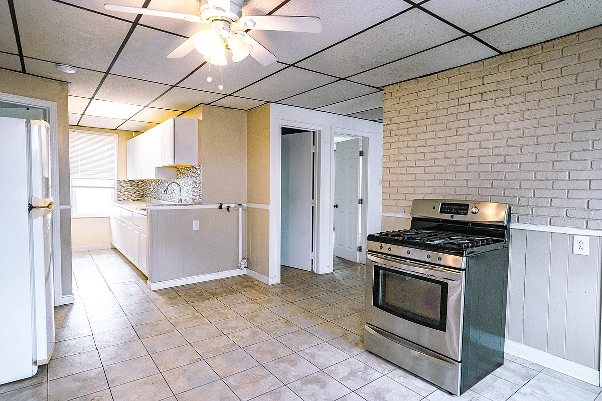 Building Photo - 32 Granite St #3