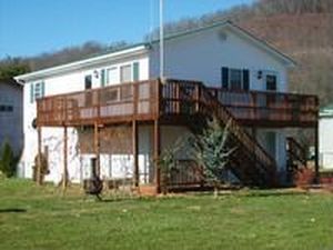 116 8th St, Rainelle, WV, 25962