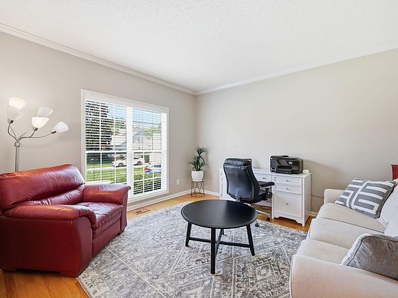 5th image of 8900 Eaglebrook Ct