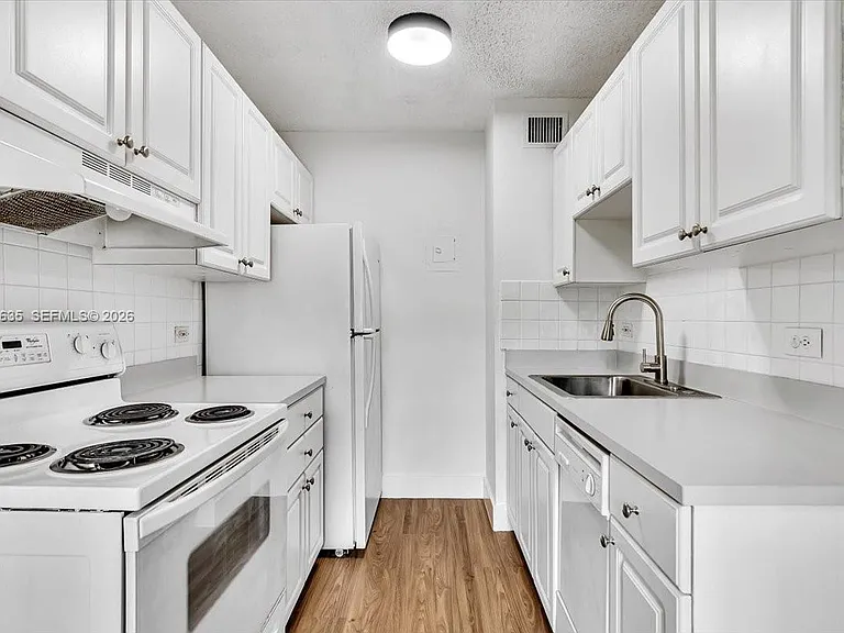 1405 Miami Rd #7 — Photo 5