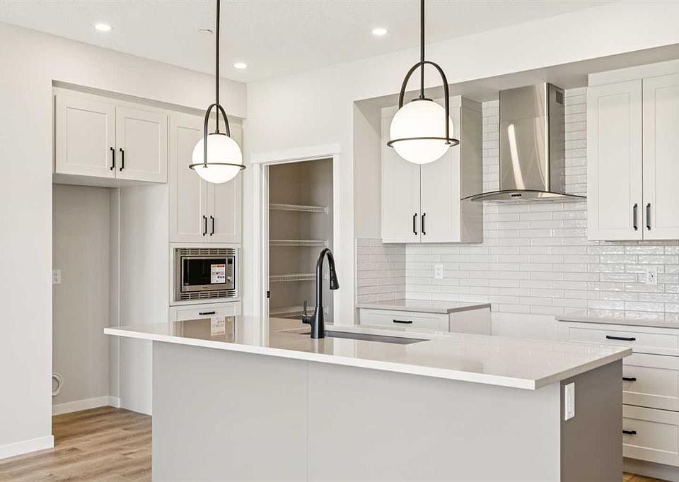 1st image of 30 S Hotchkiss Gdns SE