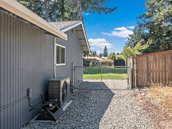 5th image of 15508 Acorn Way E