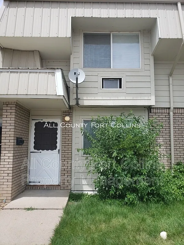 2 bed, 1.5 bath, 950 sqft, $1,200 — Photo 1