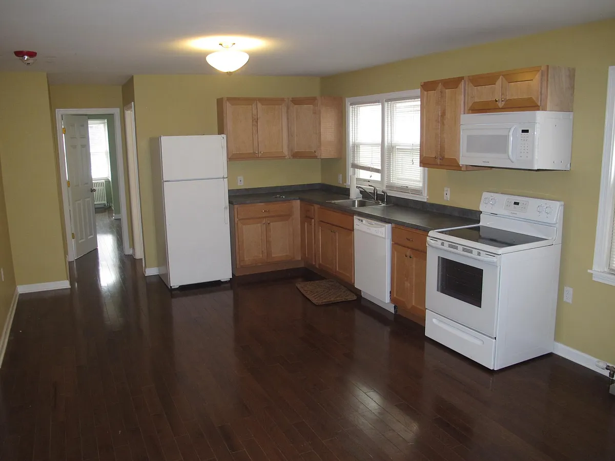 Building Photo - 45 Vick Park #10