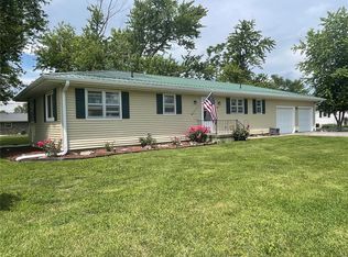 707 E Martin St, Perry, MO 63462