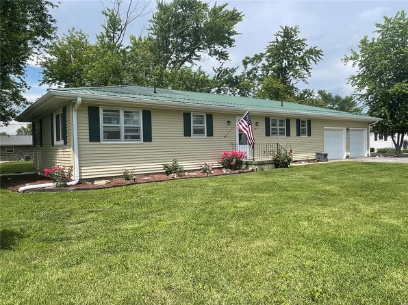 707 E Martin St, Perry, MO 63462
