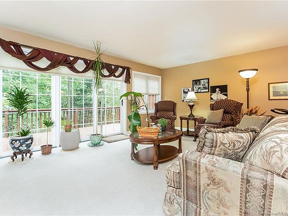 3rd image of 5 Montagne Dr