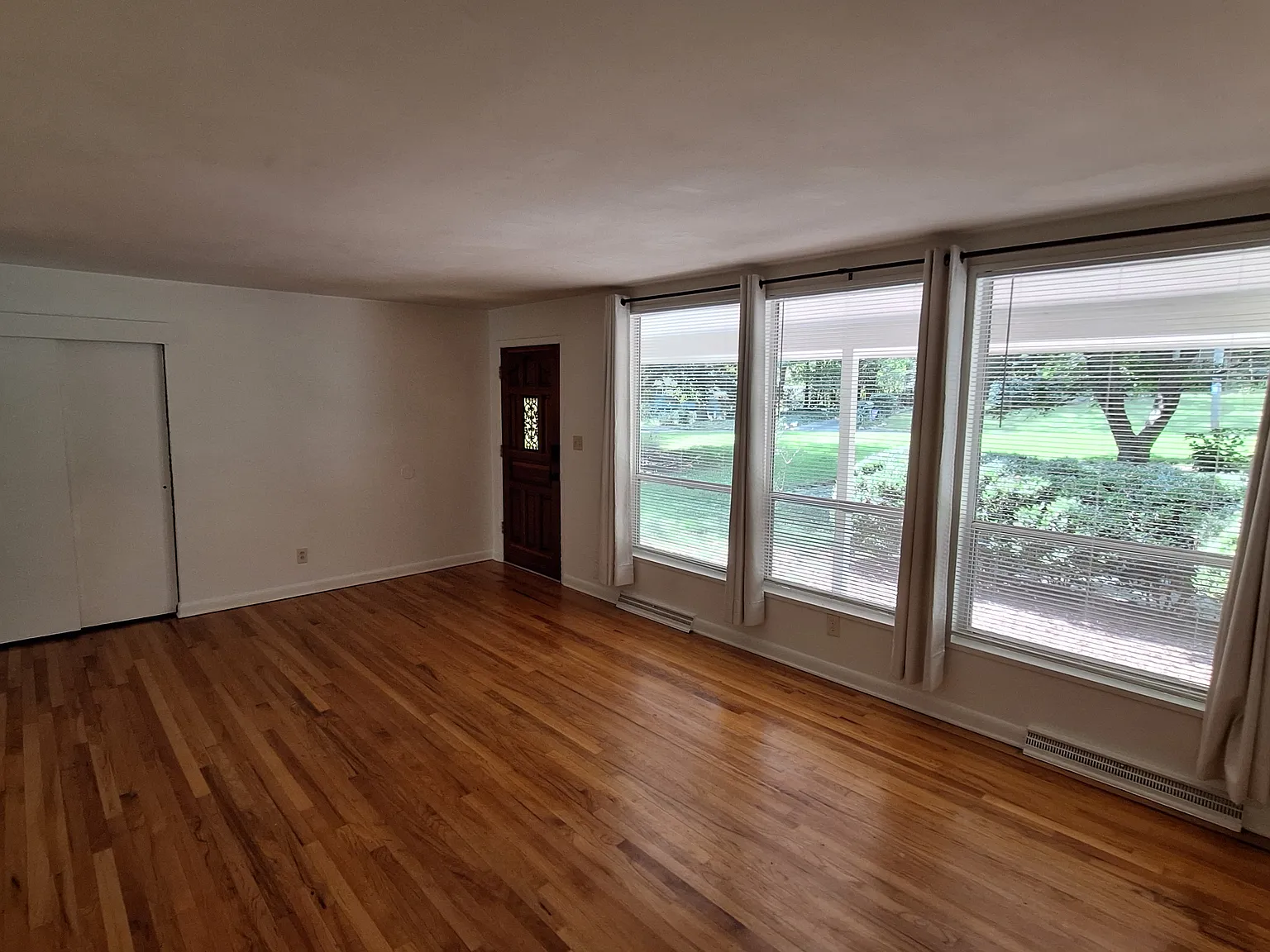 3 bed, 2076 sqft, $2,750 — Photo 3
