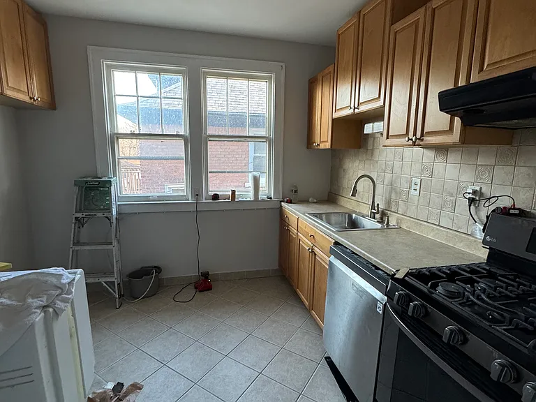 1241-1243 Beaconsfield Ave #1241 — Photo 9