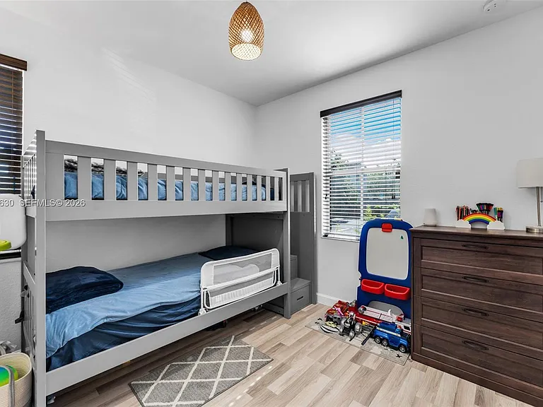 134 SE 28th Ter #10 — Photo 16