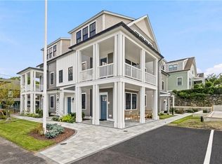 67 Queen St #1C, East Greenwich, RI 02818
