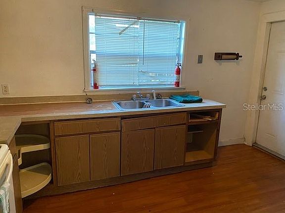 3rd image of 1509 Celery Ave