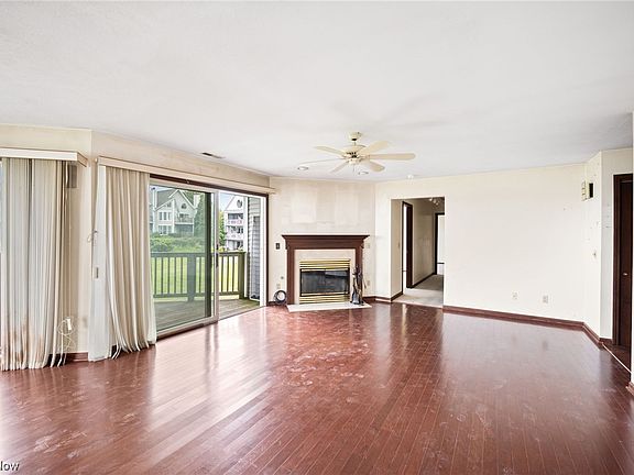 5th image of 657 2nd St Unit 4