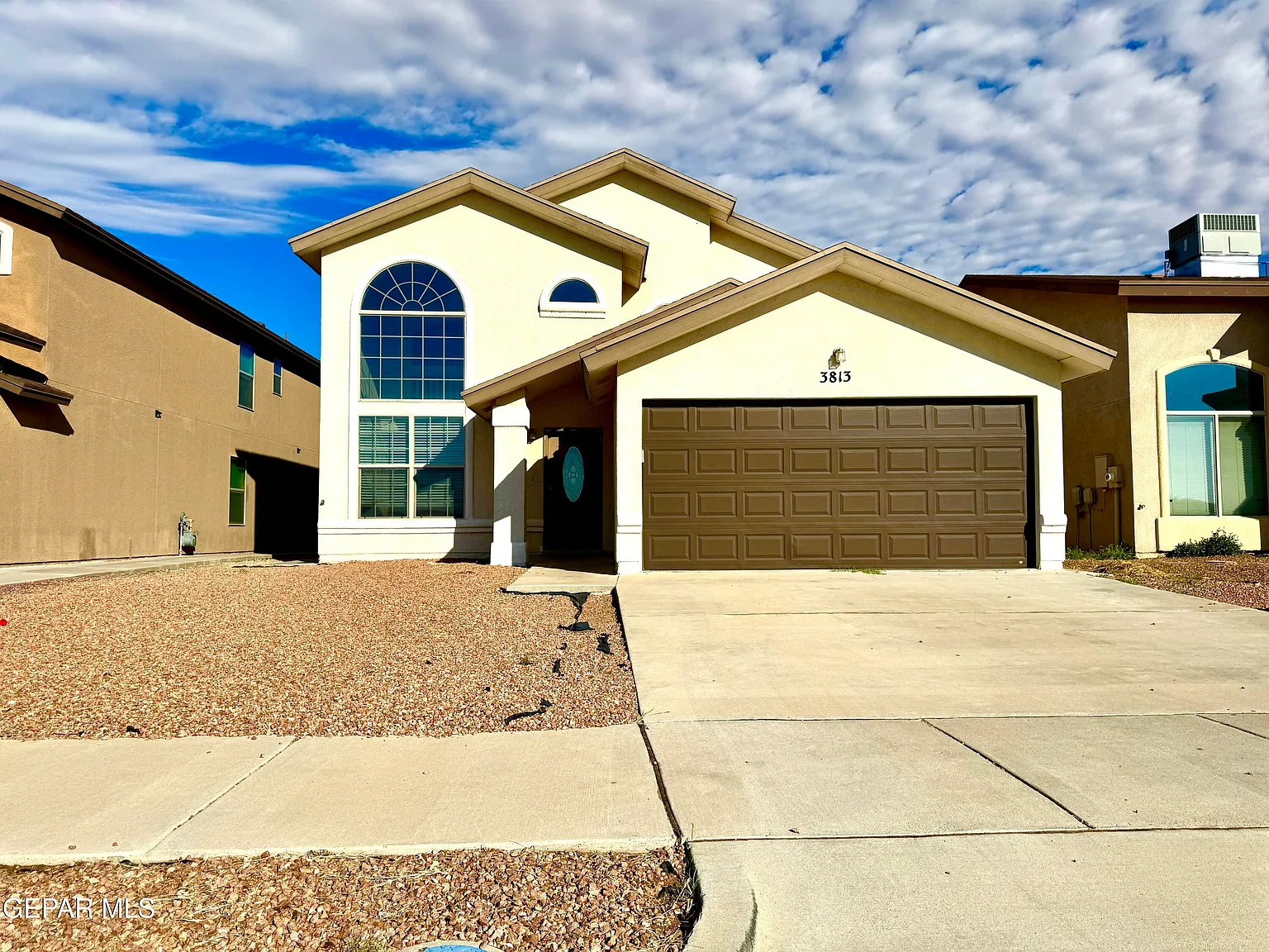 3 bed, 2.5 bath, 1900 sqft, $1,950 — Photo 2