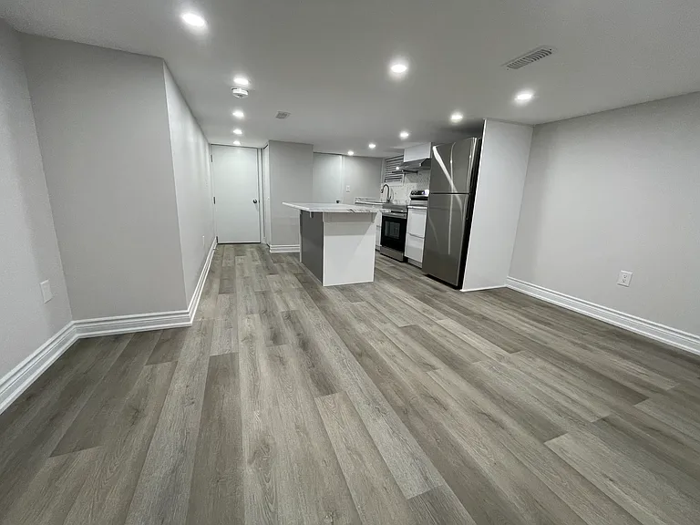 520 Cochrane Rd — Photo 3