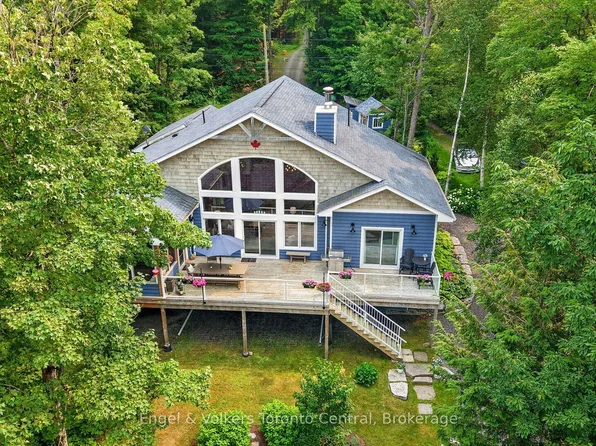 1076 Healey Lake Rd, Bracebridge, ON P1L 1X3