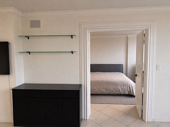 5th image of 780 NE 69th St APT 906