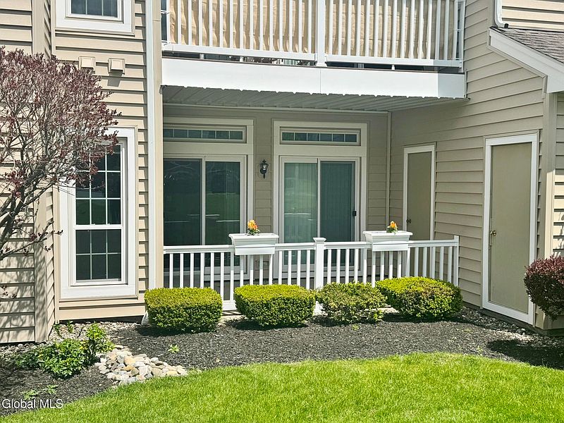 3rd image of 1511 Hampton Place Boulevard