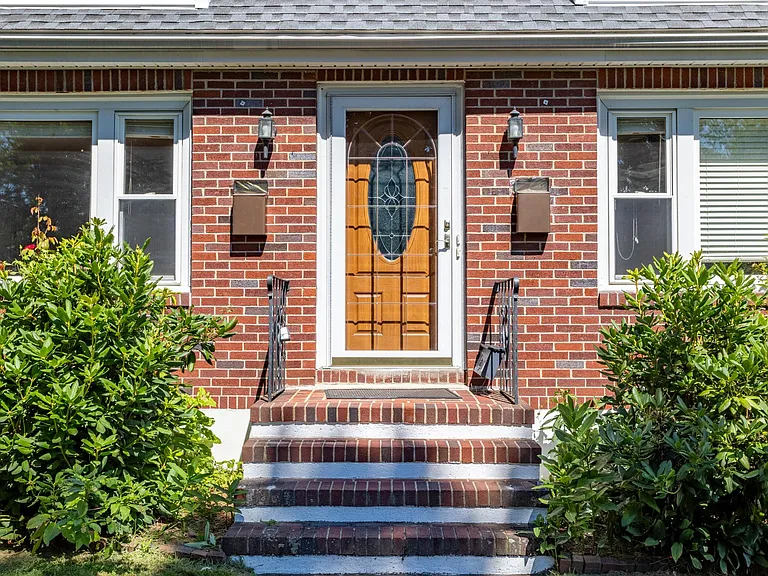 17 Benson Ave #2 — Photo 2