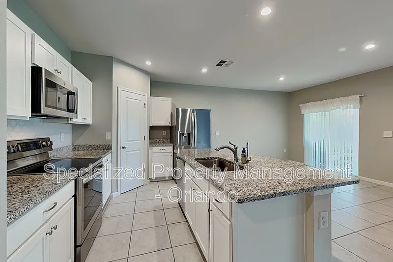 4 bed, 2.0 bath, 1703 sqft, $1,845 — Photo 3
