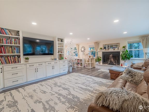 3rd image of 6618 36th Avenue SE