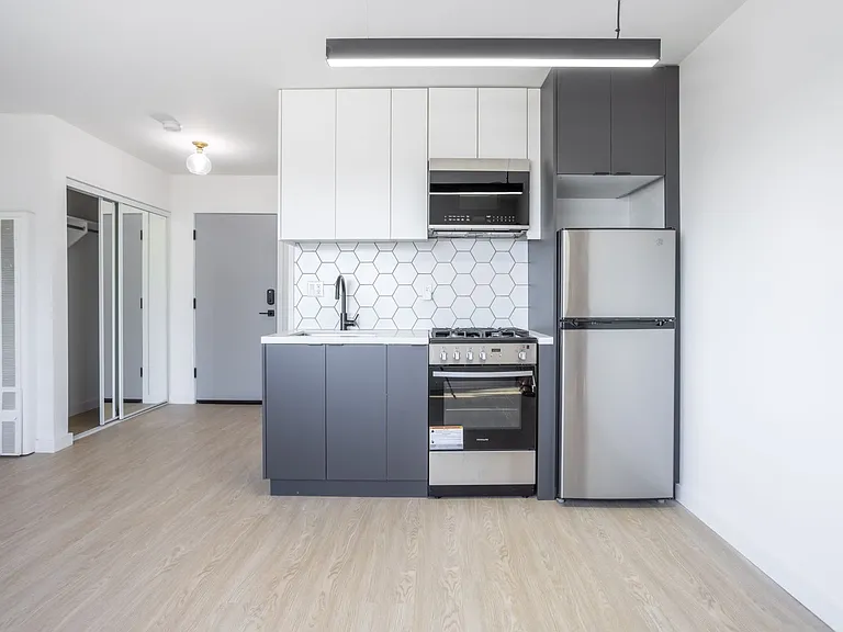 1811 Tamarind Ave — Photo 26
