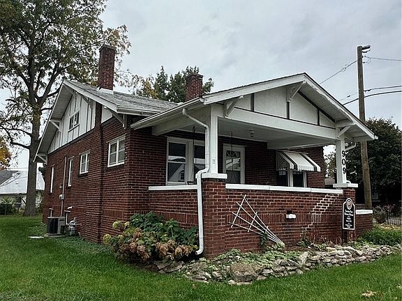 2nd image of 909 Sherman St