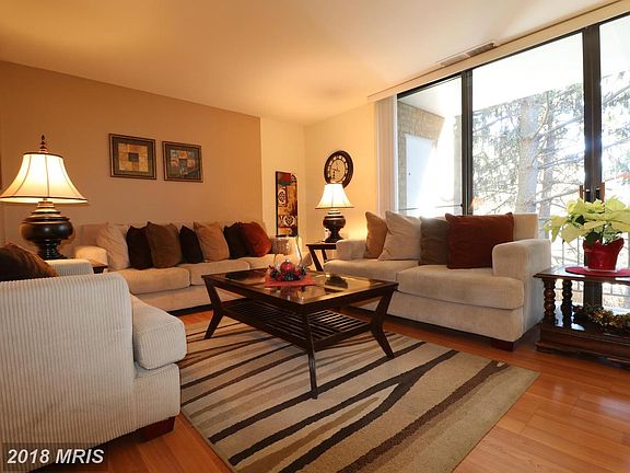 3rd image of 754 Quince Orchard Blvd #10
