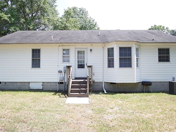 3rd image of 3005 Belmont Ave