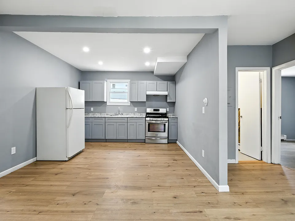 158 Belmont Ave #2