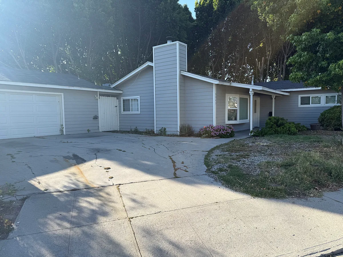 Building Photo - 5345 Don Pio Dr