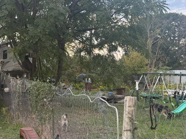 1119 Scotland Ave, Azle, TX 76020
