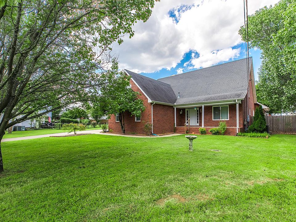 1st image of 107 Hedge Ct