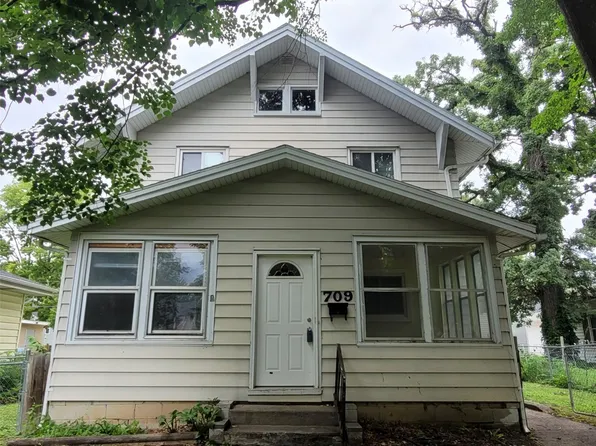 709 Oak Park Ave, Des Moines, IA 50313